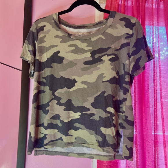American Eagle Camouflage Cropped Crew Neck T Shirt Short Sleeve Women’s Medium - Picture 2 of 3